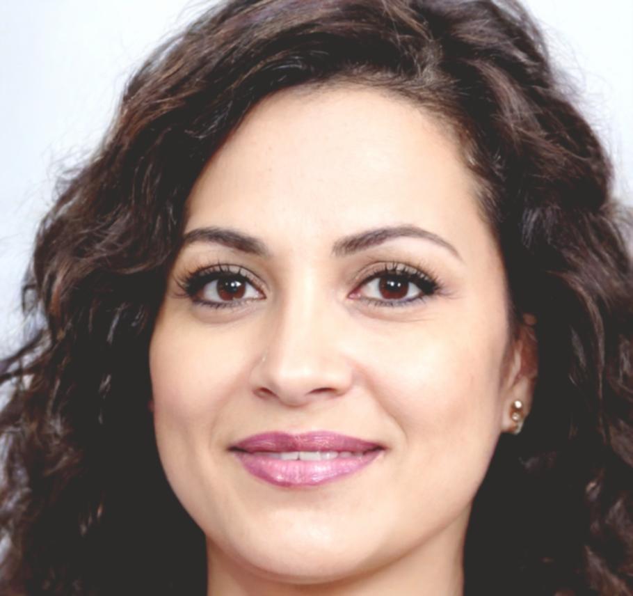 Directora de experiencia de usuario trabajando en el estudio